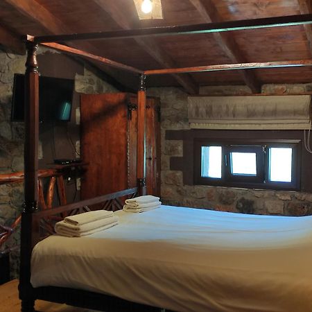 Oneiropagidasuites Калаврита Номер фото