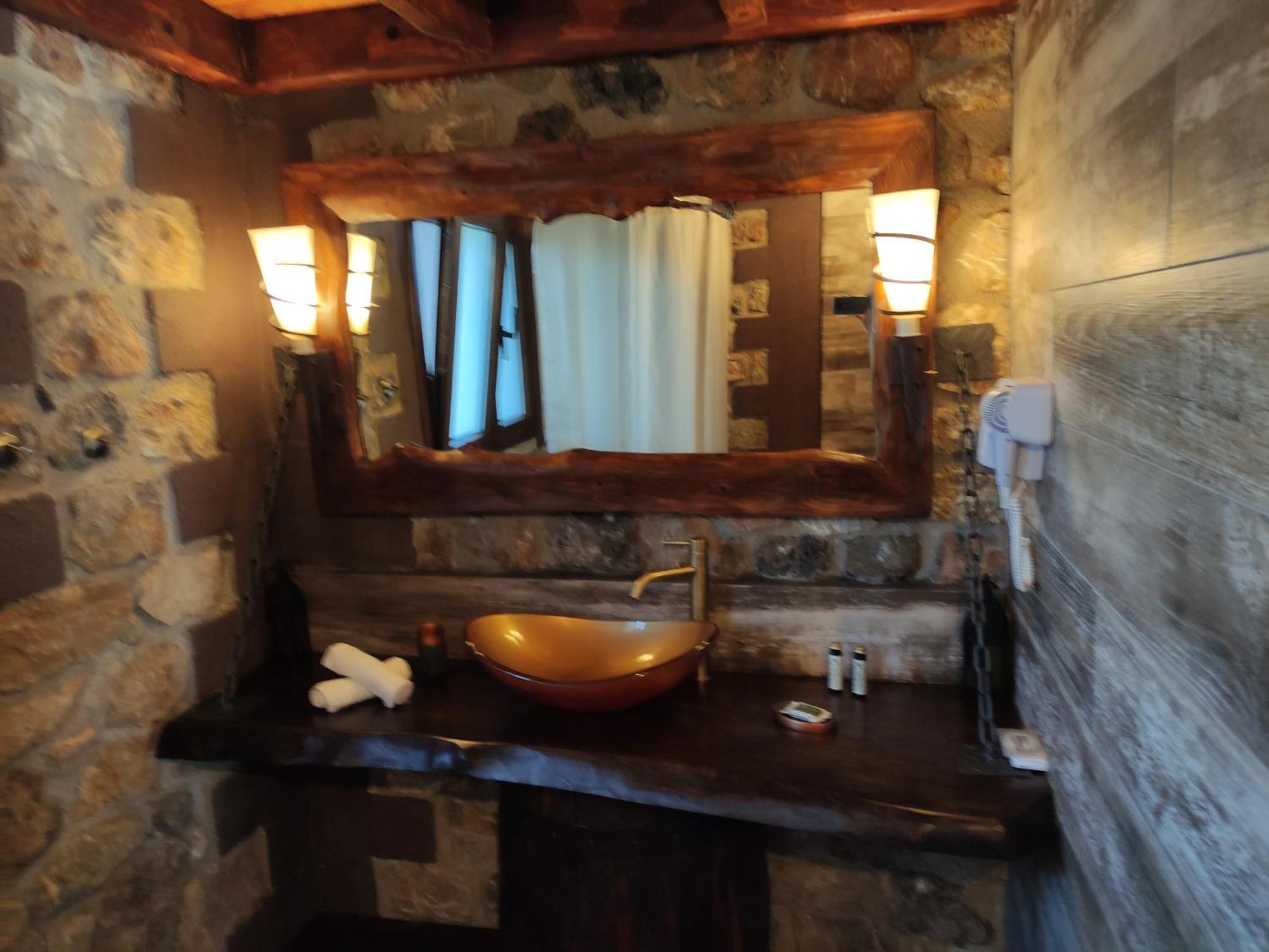 Oneiropagidasuites Калаврита Номер фото
